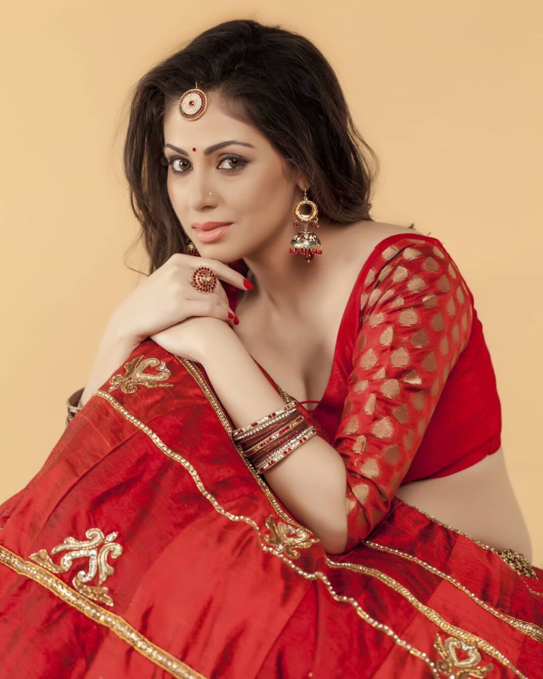 Sadha Instagram - The joy of dressing is in wearing an Indian dress! #traditionallook #traditionaloutfit #sadha #actress #actresslifestyle #behappy #besafe