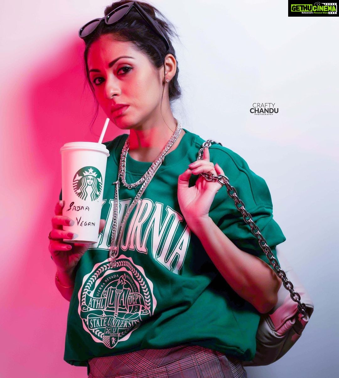 Sadha Instagram - Happy Sunday!!! What are you guys planning today! P.S. I donβt waste one opportunity to talk about Veganism.. Look at the Starbucks cup! π€© π· @crafty_chandu ππ» @harinireddym #sadaasgreenlife #actorslife #veganactor #lifepurpose #blessed #happyme #lovemylife #sadha