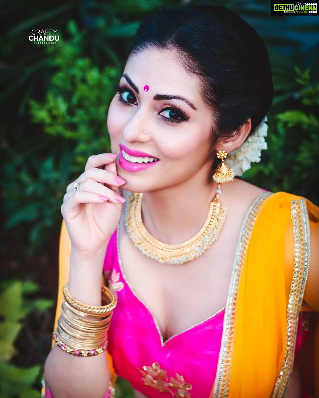Sadha Instagram - Happy Holi everyone! 😀 #indiantradition #indianfestival #holi #colours