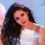 Sadha Instagram - Life is goooood!!! 💛💚 #gratitude #love #life #peace #happiness #blessings #vegan #veganlife #actorslife #newavenues