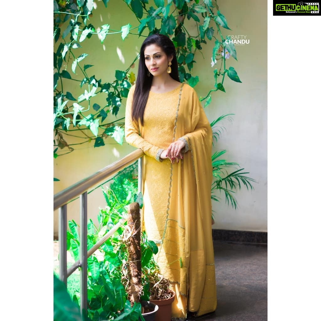 Sadha Instagram - When there's darkness, be your own sunshine! ๐๐งก๐ Styled by @impriyankasahajananda Outfit by @bharat_adiani Accessories by @bellofox Photography by @crafty_chandu