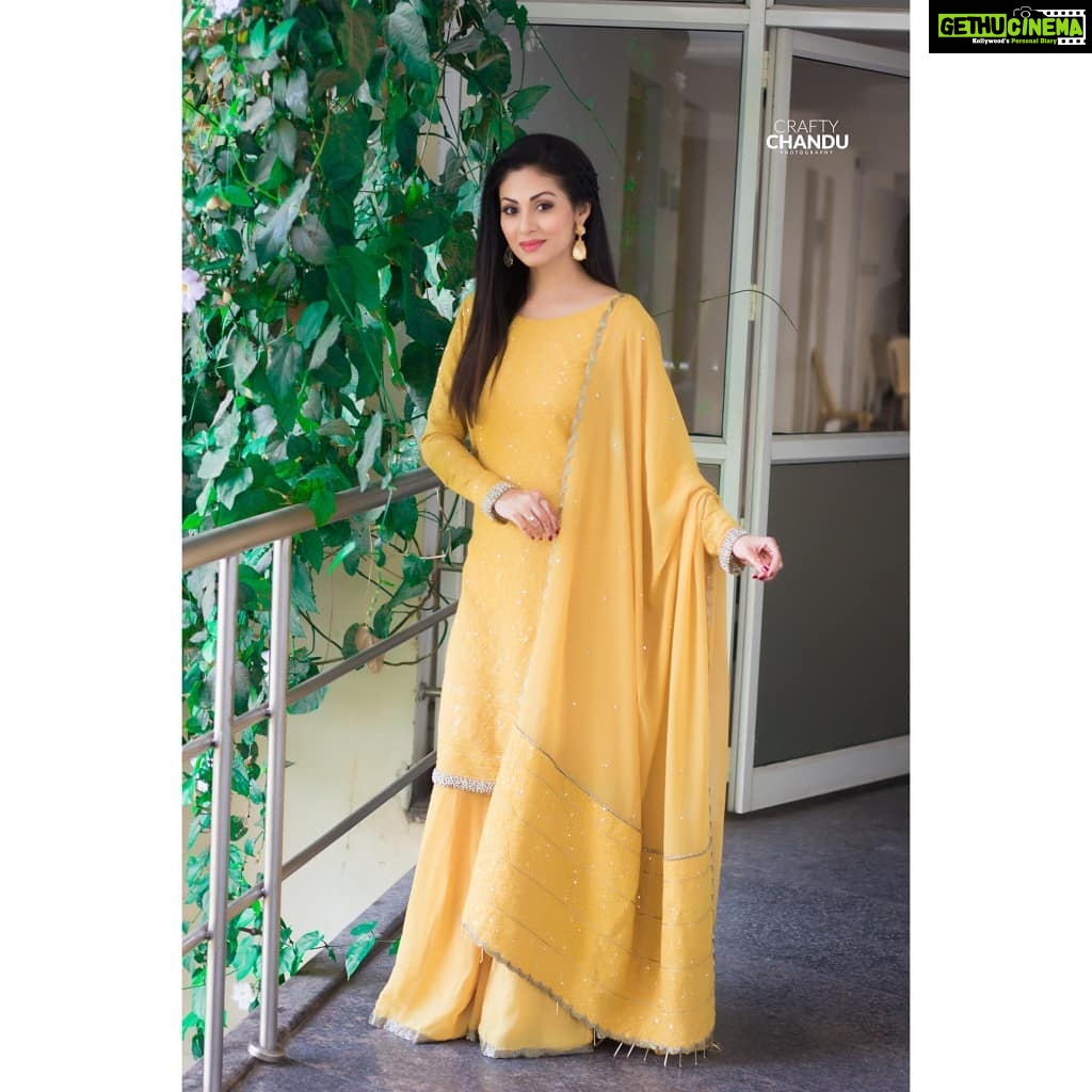Sadha Instagram - When there's darkness, be your own sunshine! ๐๐งก๐ Styled by @impriyankasahajananda Outfit by @bharat_adiani Accessories by @bellofox Photography by @crafty_chandu