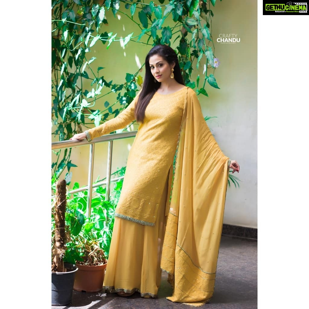 Sadha Instagram - When there's darkness, be your own sunshine! ๐๐งก๐ Styled by @impriyankasahajananda Outfit by @bharat_adiani Accessories by @bellofox Photography by @crafty_chandu