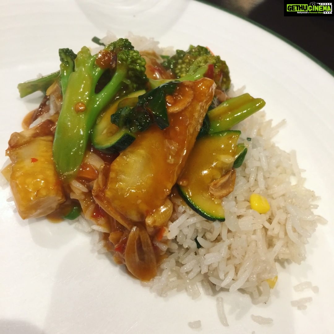 Sadha Instagram - What Vegans eat! 💚 #veganlife #chinesefood #lunch #meatfree #dairyfree #plantbased #crueltyfree #guiltfree #healthy #veggies #greens #vegansofig #liveandletlive Mainland China