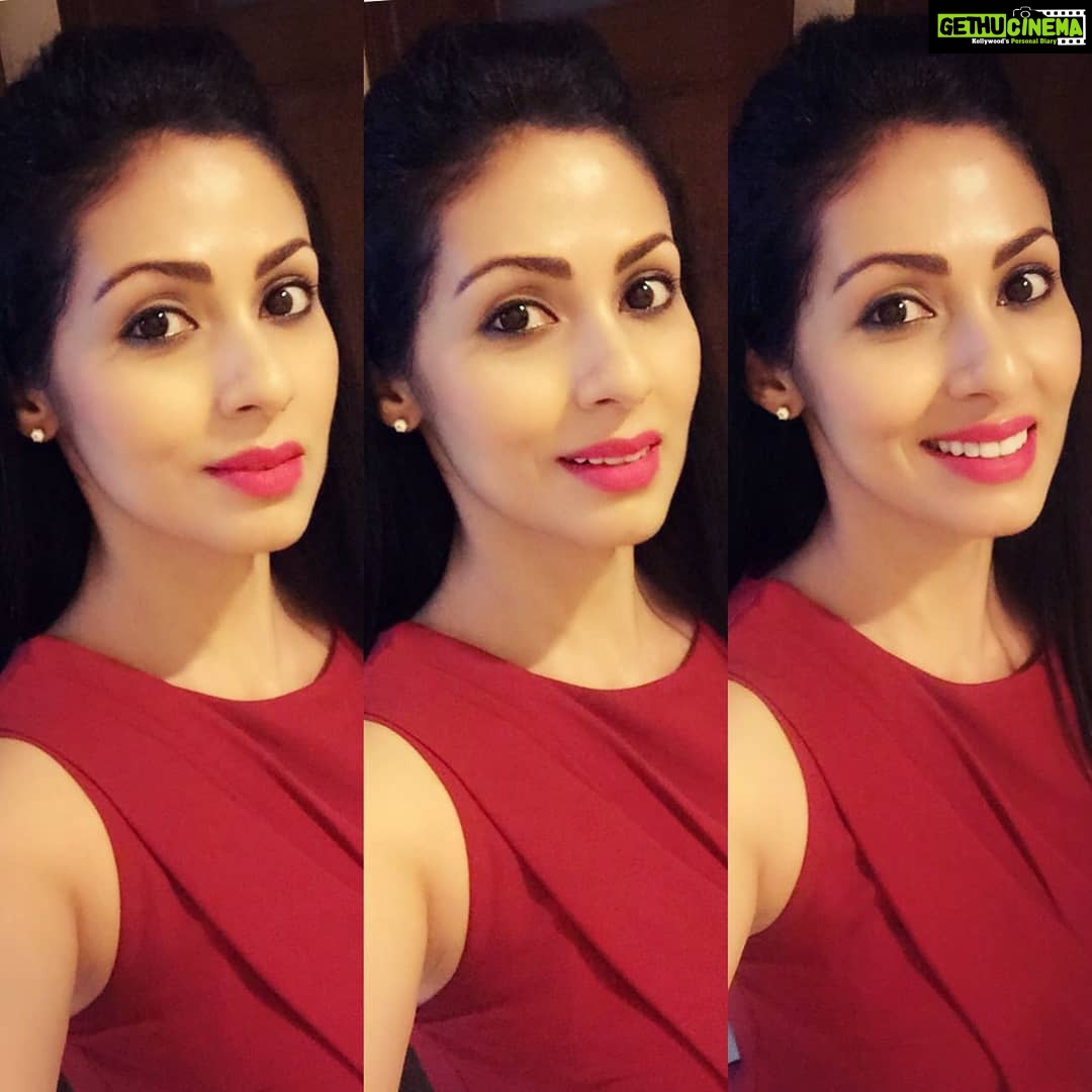 Sadha Instagram - Here's to great & happy weekend to all.. ❤❤❤ #selfiecollage #selfietime #movietime
