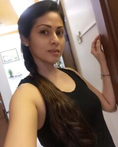 Sadha Instagram - Hair getting longer than ever before! 😀 One among many benefits of a plant based diet! #veganlife #crueltyfree #vegansofig #liveandletlive #hairytales #selfie