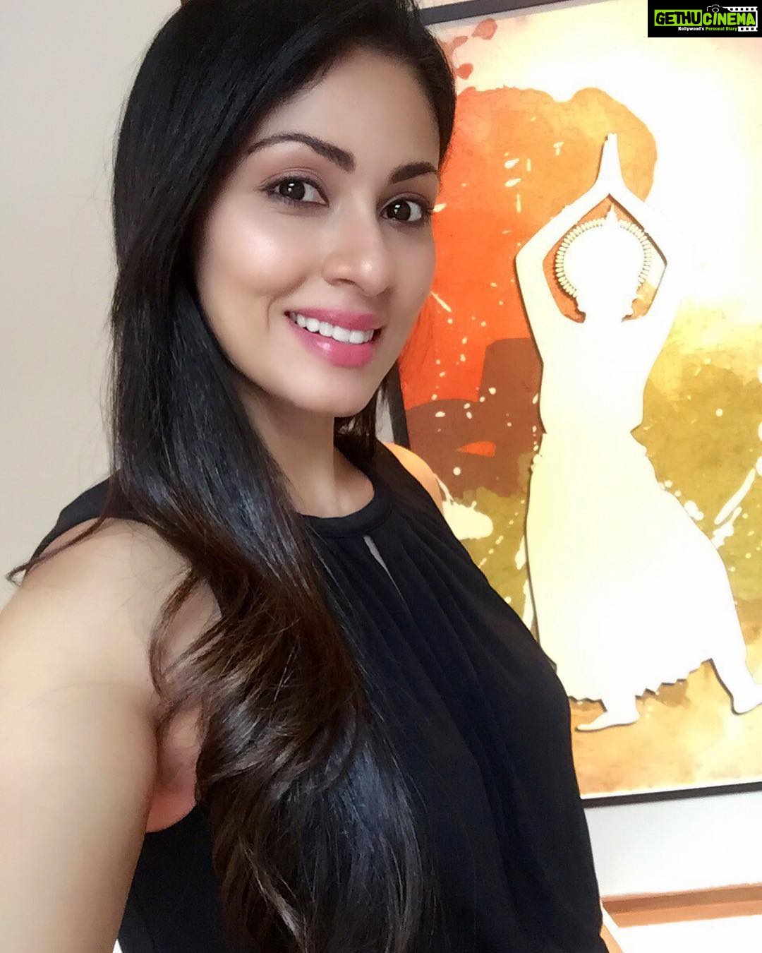 Sadha Instagram - Bye byee Hyd!!! 😀 #traveltime #backtobay #selfie #southindianactress #tollywood #kollywood #actorslife
