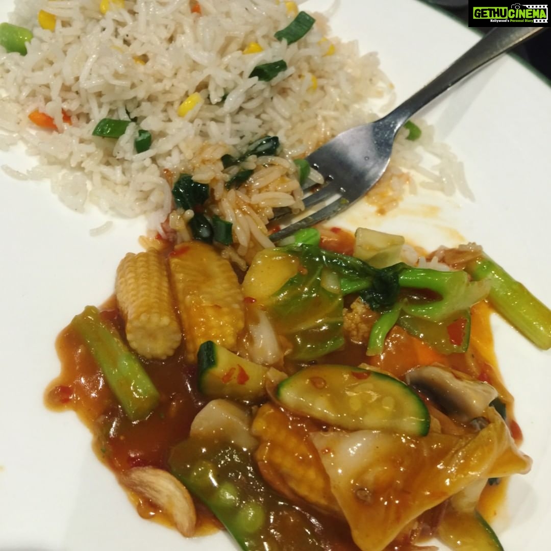 Sadha Instagram - What Vegans eat! 💚 #veganlife #chinesefood #lunch #meatfree #dairyfree #plantbased #crueltyfree #guiltfree #healthy #veggies #greens #vegansofig #liveandletlive Mainland China