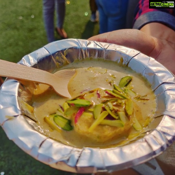 Sadha Instagram - Last Sunday at the 'One Earth Festival'!!! What do Vegans eat??? Food that doesn't involve abuse and murder of other sentient beings! Healthy, delicious & cruelty free food! P.S. There was much more variety than pictured here.. Pics courtesy: Sahil Bhambri #GoVegan #LiveAndLetLive #DairyFree #MeatFree #NoDeadAnimalOnMyPlate #oneearthfestival2018 #vegans #vegansofig #mockmeat #plantbasedfoods