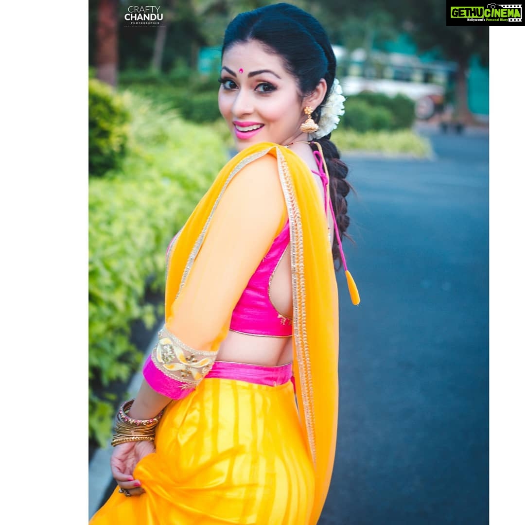 Sadha Instagram - An Indian woman, undoubtedly looks the best in the traditional Indian attire..๐๐๐งก since it's impossible to dress up like this on an everyday basis, I grab opportunities when I get to go all out ... ๐๐ Outfit, styling and makeup: Selffff ๐ค Photography: @crafty_chandu #southindianactress #indiantradition #love #dance #performance #tollywood #kollywood