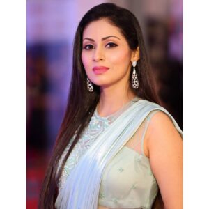 Sadha Instagram - On the red carpet for #gaanamirchimusicawards last night! 😀😀😀 Gorgeous Saree gown by @archithanarayanamofficial 😍 Styled by @impriyankasahajananda #actorslife #event #awardsnight #southindianactress #tollywood #kollywood