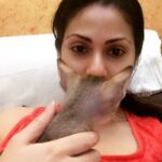 Sadha Instagram – The funniest selfie ever! 😂😂😂
With a cat in the frame you can never expect things to go your way! #catwoman #selfiegonewrong 🙈