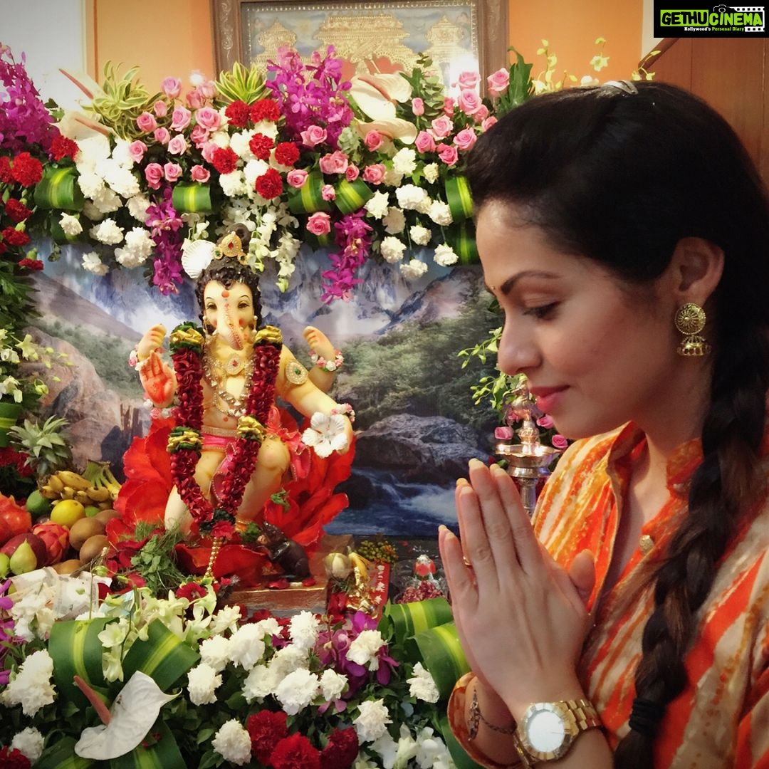 Sadha Instagram - "Gananayakay ganadaivataya Ganadhyakshay dheemahi Gun shariray gun manditay Guneshanay dheemahi Gunadhitay gunadhishay Guna pravishtay dheemahi Ekadantay vakratunday Gauri tanaya dheemahi Gajeshanay bhalchandray Shree ganeshay dheemahi" 🌺🌺🌺 #ganeshchaturthi #ganapatibappamorya #indianfestival #seekingblessings