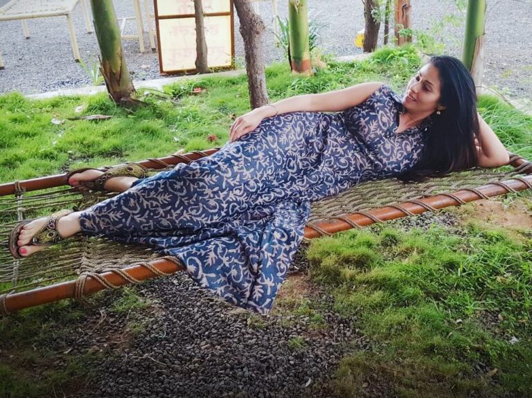 Sadha Instagram - When in a doubt, lie on a Khatiya! 😜 Picture credit: @bharti03 Caption credit: @ppriyanka81 #girlsgang #traveltime