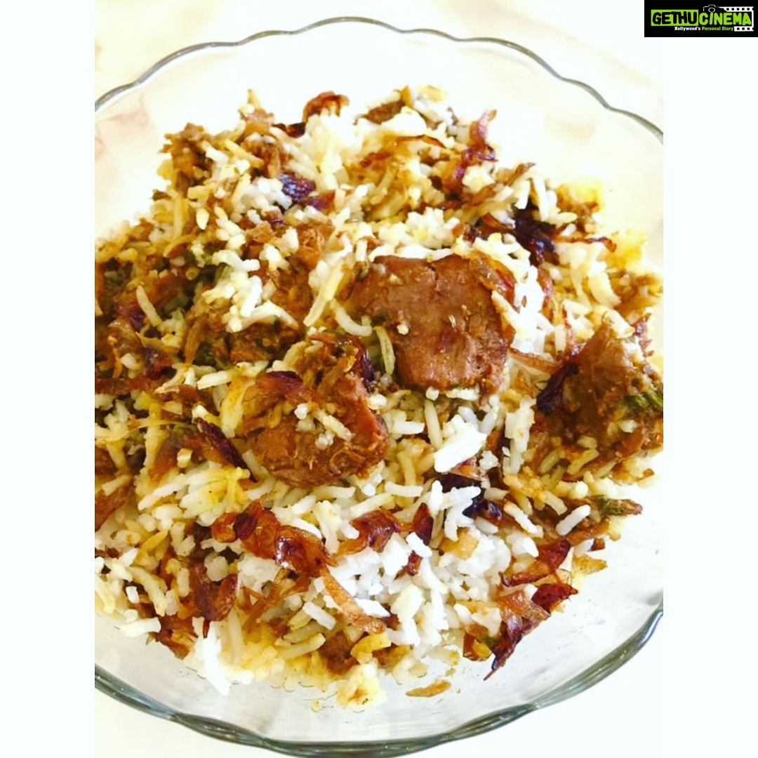 Sadha Instagram - EID MUBARAK!!! Disclaimer: NO ANIMALS WERE ABUSED OR KILLED IN THE MAKING OF THIS BIRYANI AND SHEER-KURMA!! 💚 Mock-meat biryani made with Good dot vegetarian meat and Sheer-kurma made in Soymilk! No ghee used in any recipe.. Both taste same as the conventional preparations, if not better.. Tasted and approved by a non-vegetarian on the occasion of Eid! 😀 #GoVegan #CrueltyFreeEid #LiveAndLetLive #VeganForAnimals
