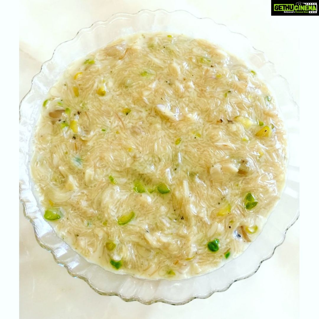 Sadha Instagram - EID MUBARAK!!! Disclaimer: NO ANIMALS WERE ABUSED OR KILLED IN THE MAKING OF THIS BIRYANI AND SHEER-KURMA!! 💚 Mock-meat biryani made with Good dot vegetarian meat and Sheer-kurma made in Soymilk! No ghee used in any recipe.. Both taste same as the conventional preparations, if not better.. Tasted and approved by a non-vegetarian on the occasion of Eid! 😀 #GoVegan #CrueltyFreeEid #LiveAndLetLive #VeganForAnimals