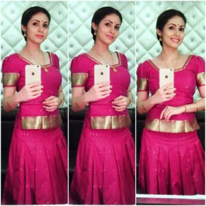 Sadha Instagram - #torchlight #southindian #tradition #southfilms #southindianactress #kollywood #tollywood #kollywoodcinema #sadaa #tamilcinema #selfietime #selfiecollage #mirrorselfie