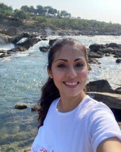 Sadha Instagram - Life is like a mirror. Smile at it and it smiles back at you! And not just in selfies! Otherwise also!!! 😀#selfietime #mylife #blessed #gratitute #sadaasgreenlife