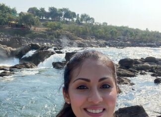 Sadha Instagram - Life is like a mirror. Smile at it and it smiles back at you! And not just in selfies! Otherwise also!!! 😀#selfietime #mylife #blessed #gratitute #sadaasgreenlife