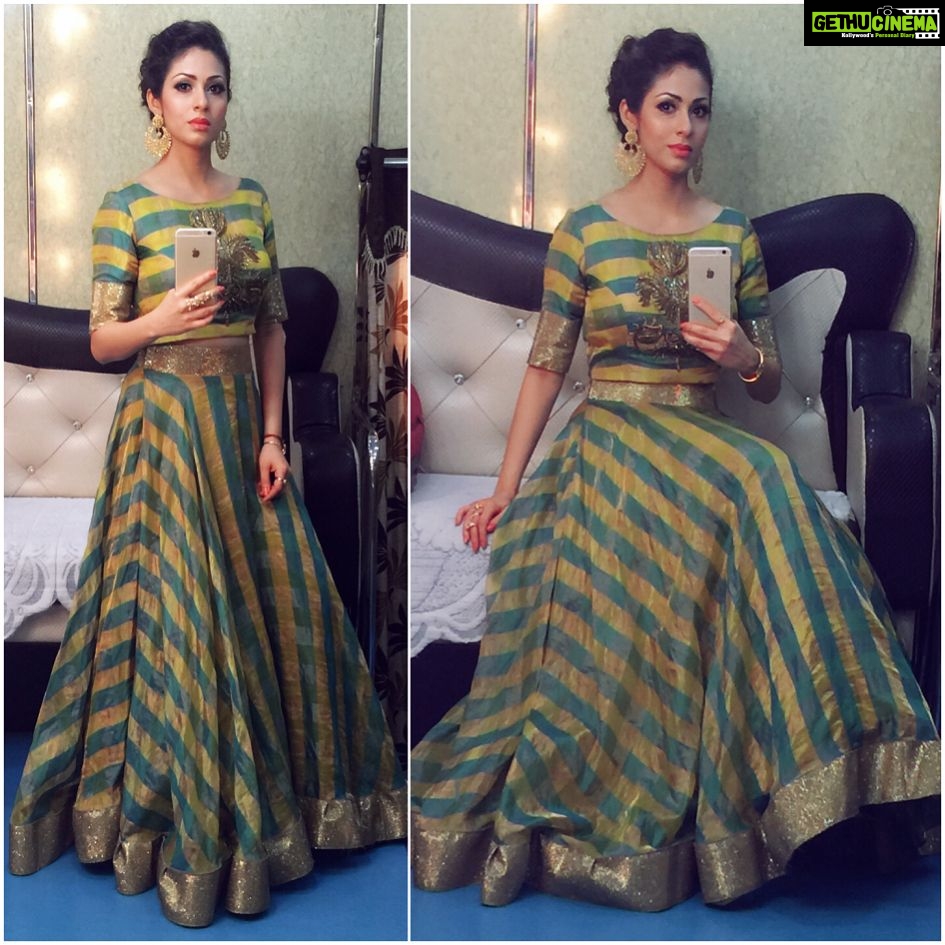 Sadha Instagram - #goodmorning #judge #realityshow #danceshow #dontmissout #entertainment #fun 😄😄😄 Outfit courtesy: @Swatig1404