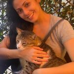 Sadha Instagram – From Big to Small Cats! Love them all and they too seem to love me as much!!! 😃😃😃

#MoMo @earthlings.cafe 

#catlover #animallover #vegancafe #happiness #blessed Earthlings Cafe