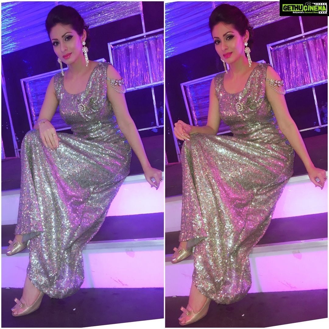 Sadha Instagram - #lookoftheday #judge #danceshow #realityshow #weekend #entertainment #fun #lovedance 💃💃💃