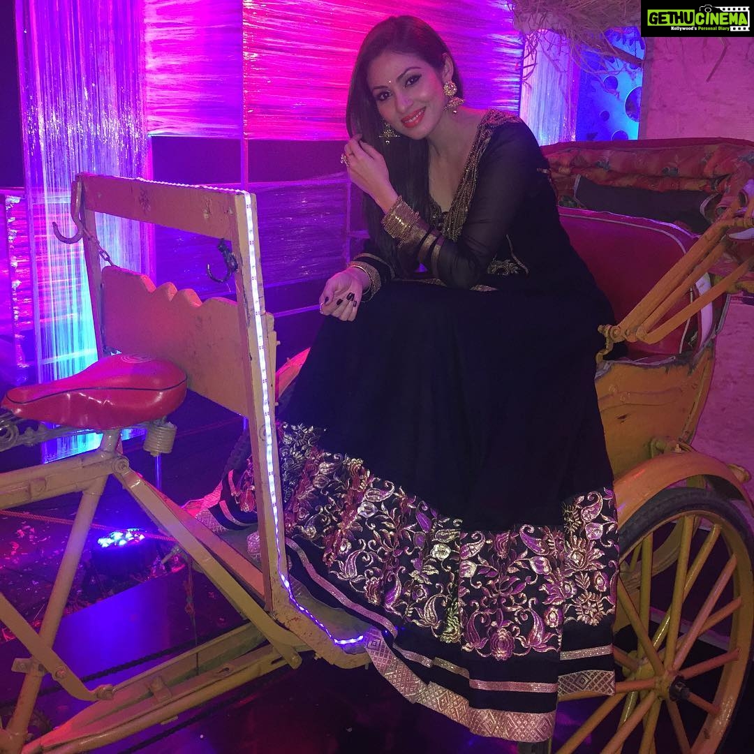 Sadha Instagram - #judge #danceshow #realityshow #weekend #entertainment #fun #lovedance 😄😄😄