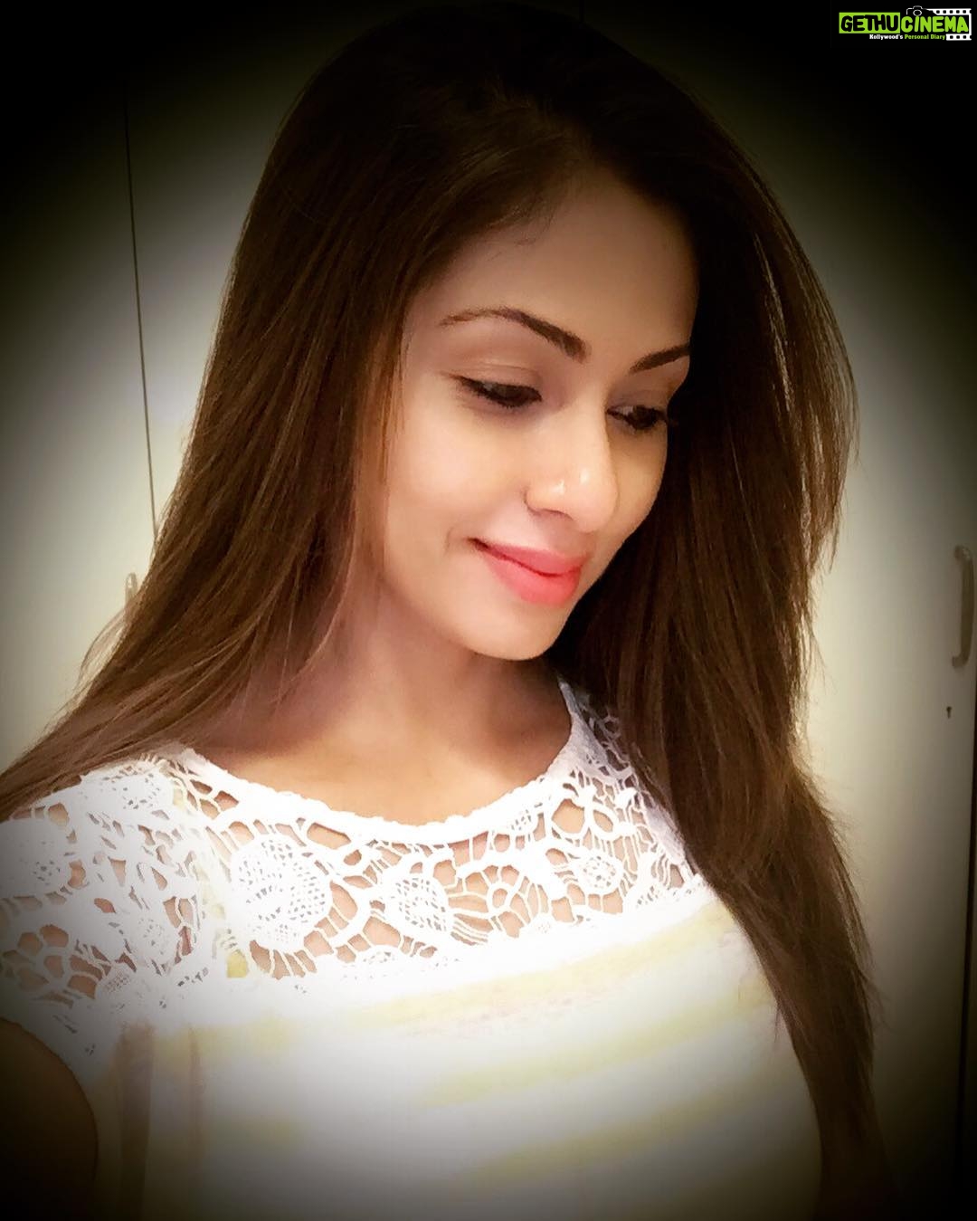 Sadha Instagram - One more from yesterday!! #selfie #selfietime #newlook #straighthair #lovingit #byebyecurls 😄