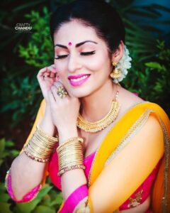 Sadha Instagram - Ethnic dresses truly are dresses with a soul❤️❤️ #sadha #tollywoodactress #actresslife #actresslifestyle #traditionaldress #traditionaloutfit
