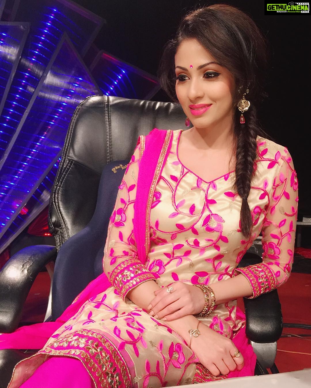 Sadha Instagram - #danceshow #realityshow #entertainment #judge #lovedance 💕💞💖
