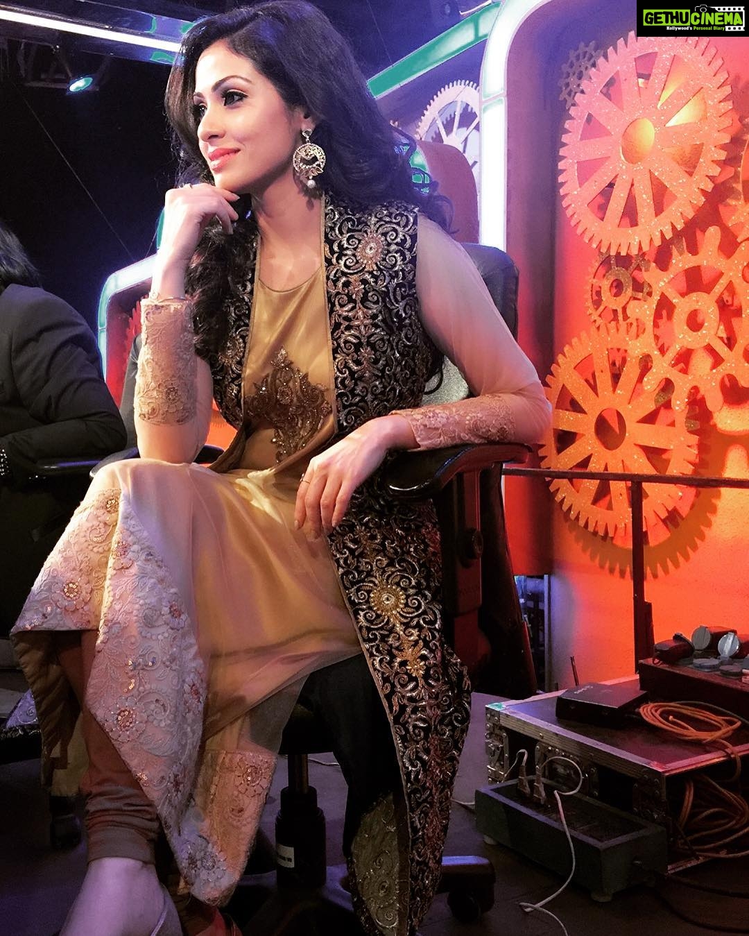 Sadha Instagram - #realityshow #danceshow #entertainment #judge #lovedance #tamil 😄