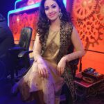 Sadha Instagram - Judging a new show ! #Season9 of #JODI NO. 1 💃💃💃 Starting tonight 8pm onwards only on #VijayTv... Every weekend! Yayy 😄 #judge #realityshow #danceshow #lovedance #Sadha