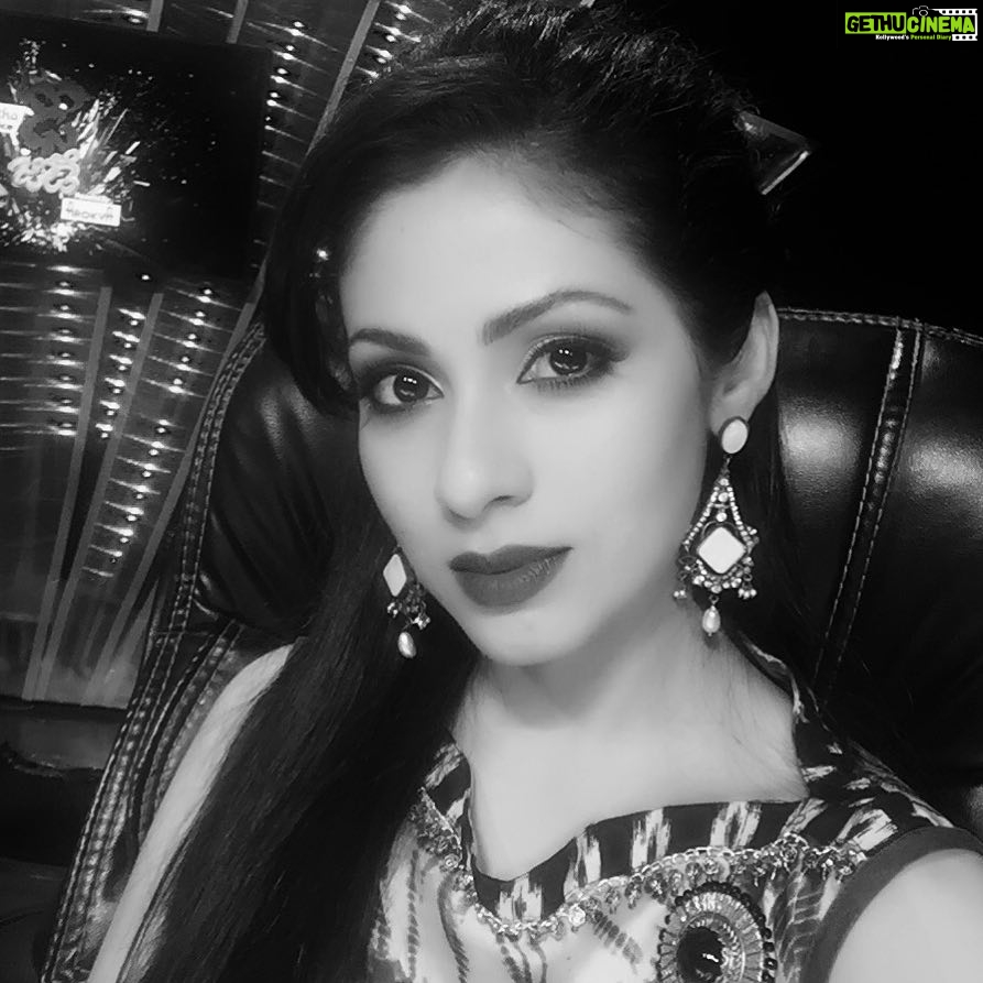 Sadha Instagram - #blacknwhite is #evergreen 😄 #tollywoodactress #kollywoodactress