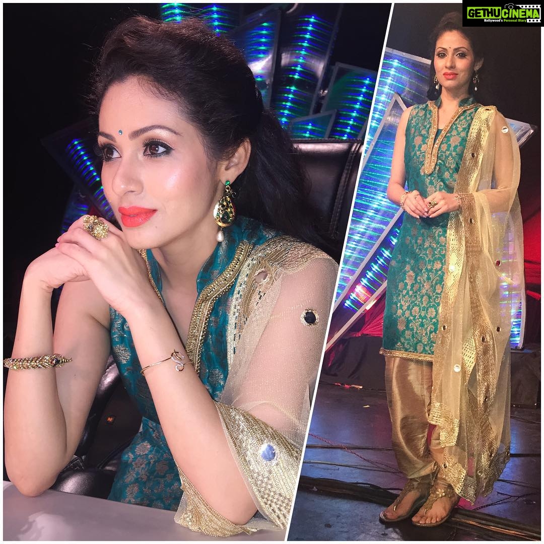 Sadha Instagram - #realityshow #danceshow #judge #lovedance 😄