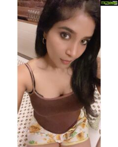 Sakshi Agarwal Instagram - Just wanna tell you all that I love you❤️🥰 Sleep tight👼🦋 . #nightselfie Chennai, India