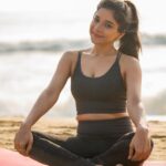 Sakshi Agarwal Instagram - Let the highest powers of nature guide you✨ . #yogainspiration #beachvibes #sakshiagarwal #ﬁtness #stretchingexercises @stepsstone @stepsstonesspl Pondicherry