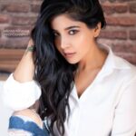 Sakshi Agarwal Instagram - In the end people will judge you anyway . Don't live your life impressing others , live your life impressing yourself .. Photography :- @arvindkannanphotography @tisisnaveen #home #photoshoot #whitedress #swag #hot #denim #casual