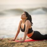 Sakshi Agarwal Instagram - Let the highest powers of nature guide you✨ . #yogainspiration #beachvibes #sakshiagarwal #ﬁtness #stretchingexercises @stepsstone @stepsstonesspl Pondicherry