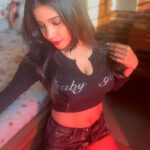 Sakshi Agarwal Instagram - The strongest people are the ones who are still kind after the world tore them apart. . #black #shorts #trending #blacklove #candid #selfportrait #abs #fitness Chennai, India