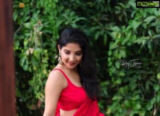 Sakshi Agarwal Instagram - Always try to be kind towards others so that when you are in need you can see that kindness coming back to you ... Designer :- @fab_by_faiza Clicks :- @raj_isaac_photography HMUA :- @anupama.krishnamachari Hairstylist :- @hairstylist_rajee1111 @tisisnaveen @pugazhmurugan_ #redlove #photoshoot #actress #actor #tamil #sareelove #beauty #hotness #selfproud Varnamala Wedding Experience Centre