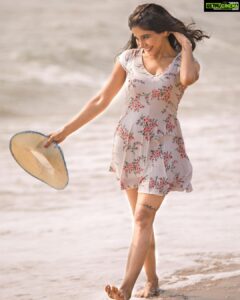 Sakshi Agarwal Instagram - Life takes you down many paths, But my favorite one leads to the beach❤️ . @kirtivassan @stepstonegroup . #adshoot #stepstone #anora #stepstoneresort #sakshiagarwal #beachaesthetic #beachlife #beachday #beachgirl Pondicherry