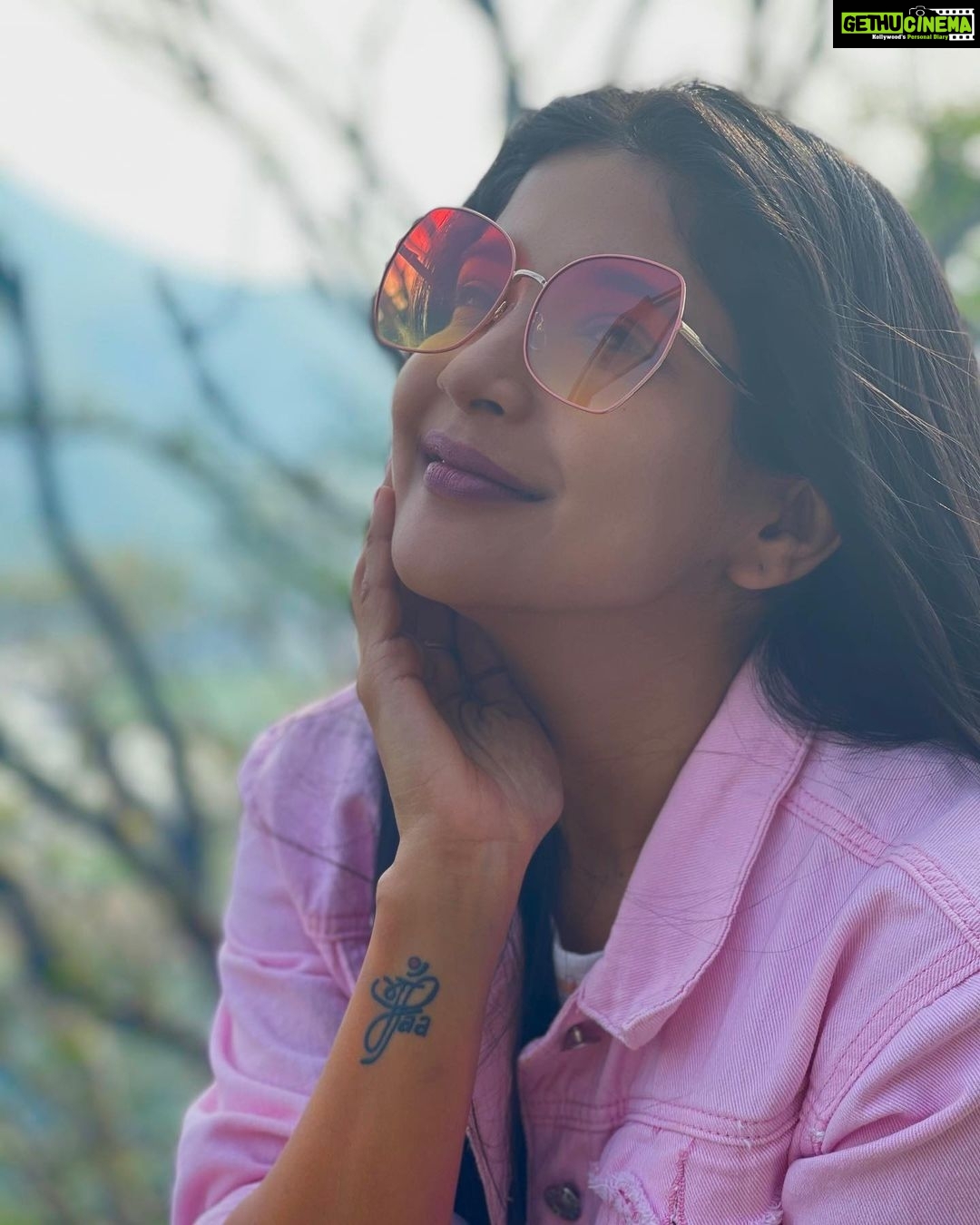 Sakshi Agarwal Instagram - Beauty starts in your head, Not in your mirror💞 . #kodaikanal #kodaihills #kodaikanaldiaries #shootmode #thenight #sakshiagarwal Kodaikaanal- The Queen Of Hills