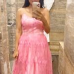 Sakshi Agarwal Instagram - 💞💞💞 . #instareels #feelitreelit #reelsinstagram #reel #pinkgown #cinderella #sakshiagarwal