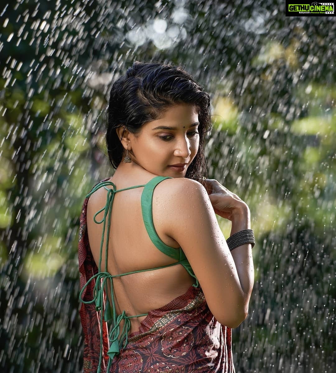 Sakshi Agarwal Instagram - Don't wait until your reach your goals to be proud of yourself . Be proud Every step you take ! Styling & Outfit @soigne_official_ Photography @rprasanavenkatesh Makeup @anupama.krishnamachari Team @_iam__adnan @tisisnaveen #rain #photoshoot #beproud #actress #hot #love #happy #Rainphotoshoot