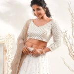 Sakshi Agarwal Instagram - The mind can go in a thousand directions but on this beautiful path , I walk in peace . with each step , the Wind blows . With each step , A flower blooms ! Photography: frames_by_nithin Stylist: @harshitha_pragathi Costume: @uttara_trulyurs Jewellery: @seam_and_zipper Makeup : @preethiartistry Hair: @nithya_makeup_and_hair Asst: @mdkhan_ #happy #happyme #photoshoot #peace #flower #actress #kollywood #tamil #exercise #workout