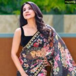 Sakshi Agarwal Instagram - They tried to break the wrong parts of me! They broke my wings but forgot i had claws❤️ . #saree #sareelove #sakshiagarwal #biggboss