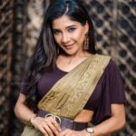 Sakshi Agarwal Instagram - You can be gold inside and out🔥 . @ngrnandha @divastylistmakeupartistry7 @tisisnaveen @elementsoneastcoast . #indowesternstyle #beltsaree #sakshiagarwal #goldensilksaree #kollywoodactress #fusionfashion Elements on East Coast