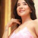 Sakshi Agarwal Instagram - No one Care about your Story until you win , so win !! Photography :- @karthikakphotography Costume :- @womenswardrobe2017 #event #glow #photoshoot #award #actress #tamil #tamilactor