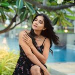 Sakshi Agarwal Instagram - ❤️ . @beautyblissbydivs @durga_hair_stylist @indiaglitz_tamil @suraj_desur_photography @avalglitz . #water #pool #boots #sakshiagarwal #biggboss #floral #blackandwhite #sexyback