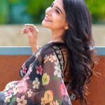 Sakshi Agarwal Instagram - Wake up Chase your Dreams Repeat❤️ . Photography: @ashwinthclicker MUA : @beautyblissbydivs Hairstylist /Video : @durga_hair_stylist Designer : @mabia_mb Jewels: @fineshinejewels Location: @san_event_hall @tisisnaveen @pugazhmuruganphotography . #saree #black #glow #sun #pretty #feelgood #glowfromwithin #traditional #instagood #instapic #ootd #sakshiagarwal Chennai, India